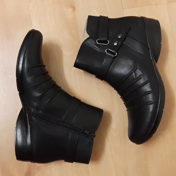 naturalizer cora booties